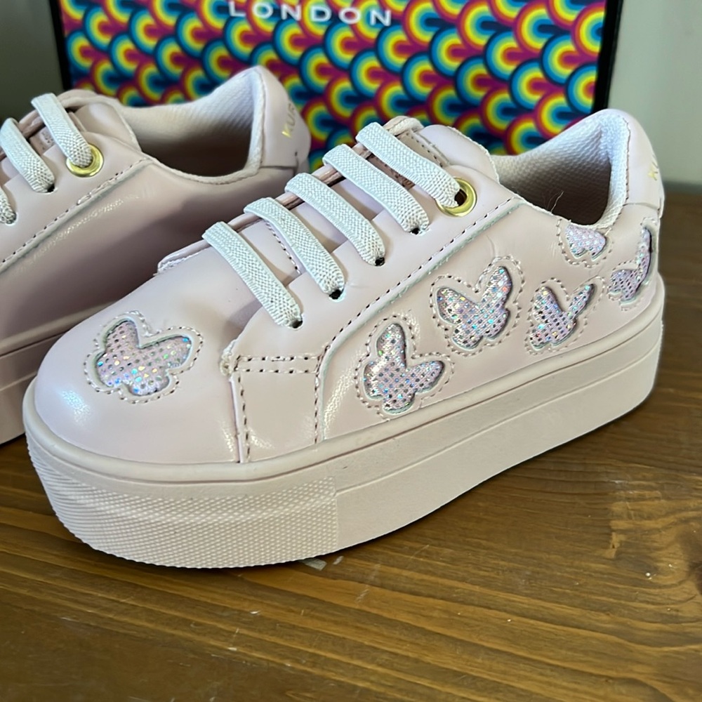 Kurt Geiger London Toddler's Mini Laney Butterfly Sneaker in Blush - Picture 3 of 11